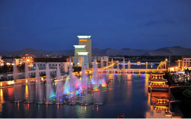 無“疫”敦煌蓄水造景 待“春暖花開”