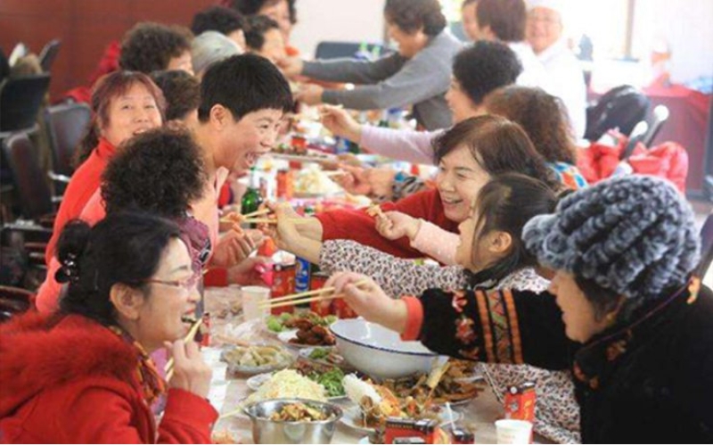 敦煌社區(qū)舉辦“左鄰右舍話端午，鄰里一家親”端午節(jié)活動暨第十三屆百家宴活動